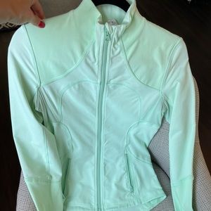 Lululemon Define Jacket SZ 4 in Mint Green Excellent Condition. Others for Sale!